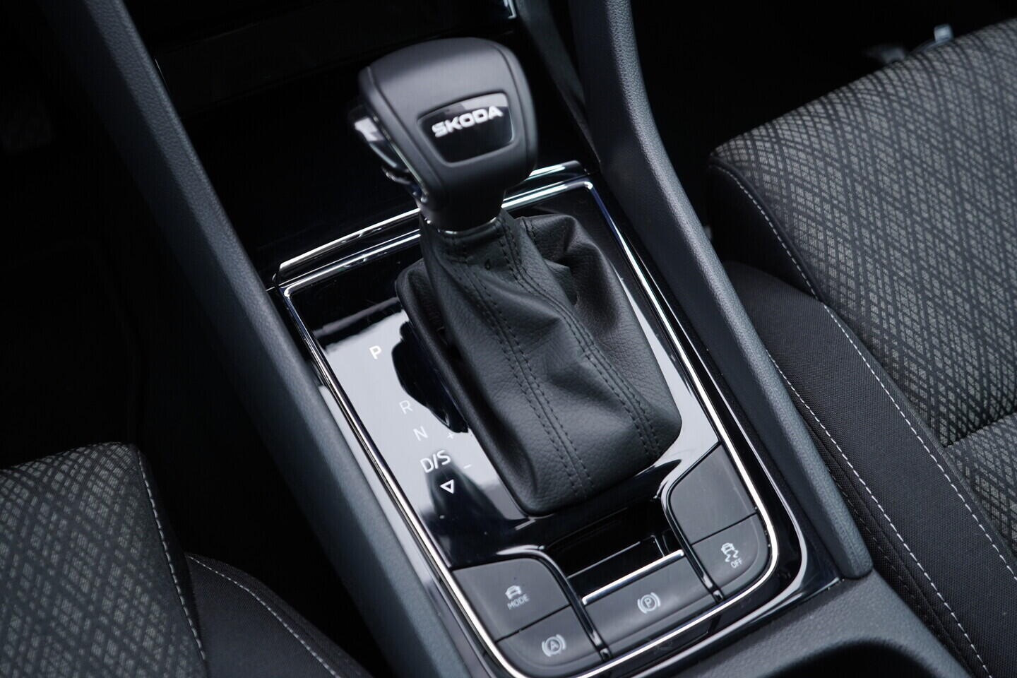 OV190V10899_35.webp_KAROQ Selection 1.5 TSI 110 kW automat, DPH