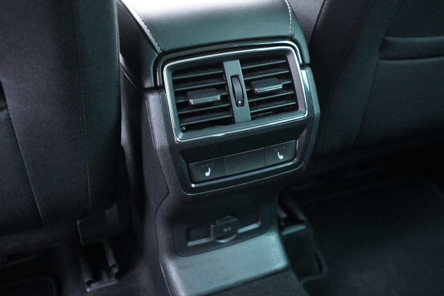 OV190V10899_38.webp_KAROQ Selection 1.5 TSI 110 kW automat, DPH