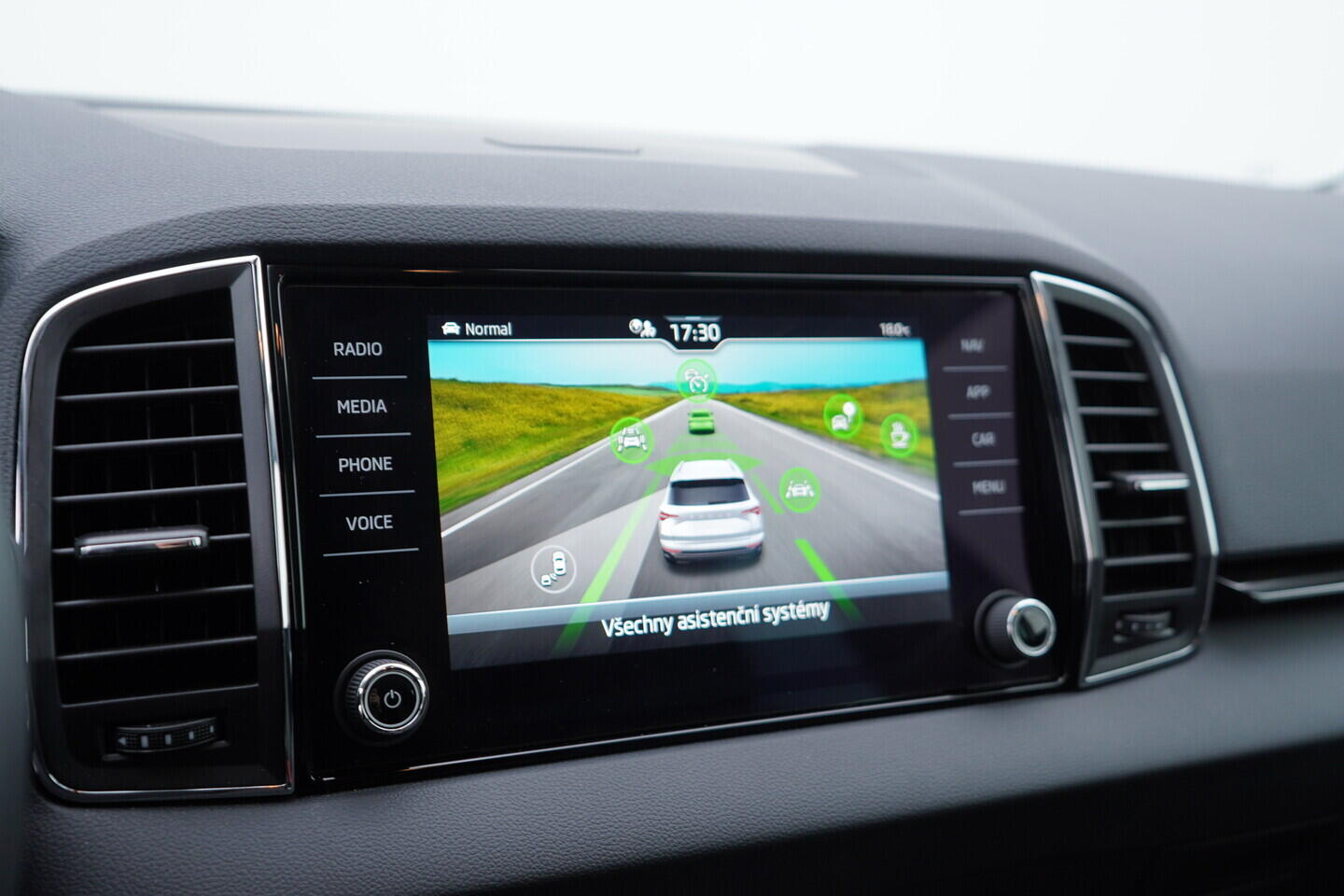 OV190V10900_32.webp_KAROQ Selection 1.5 TSI 110 kW automat, DPH