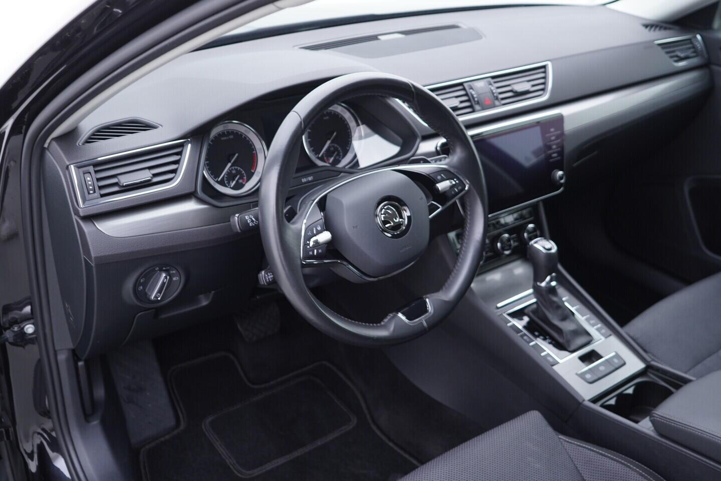 OV190V10906_22.webp_SUPERB Style 2.0 TDI 147 kW automat, DPH