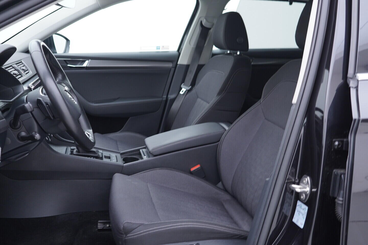 OV190V10906_23.webp_SUPERB Style 2.0 TDI 147 kW automat, DPH