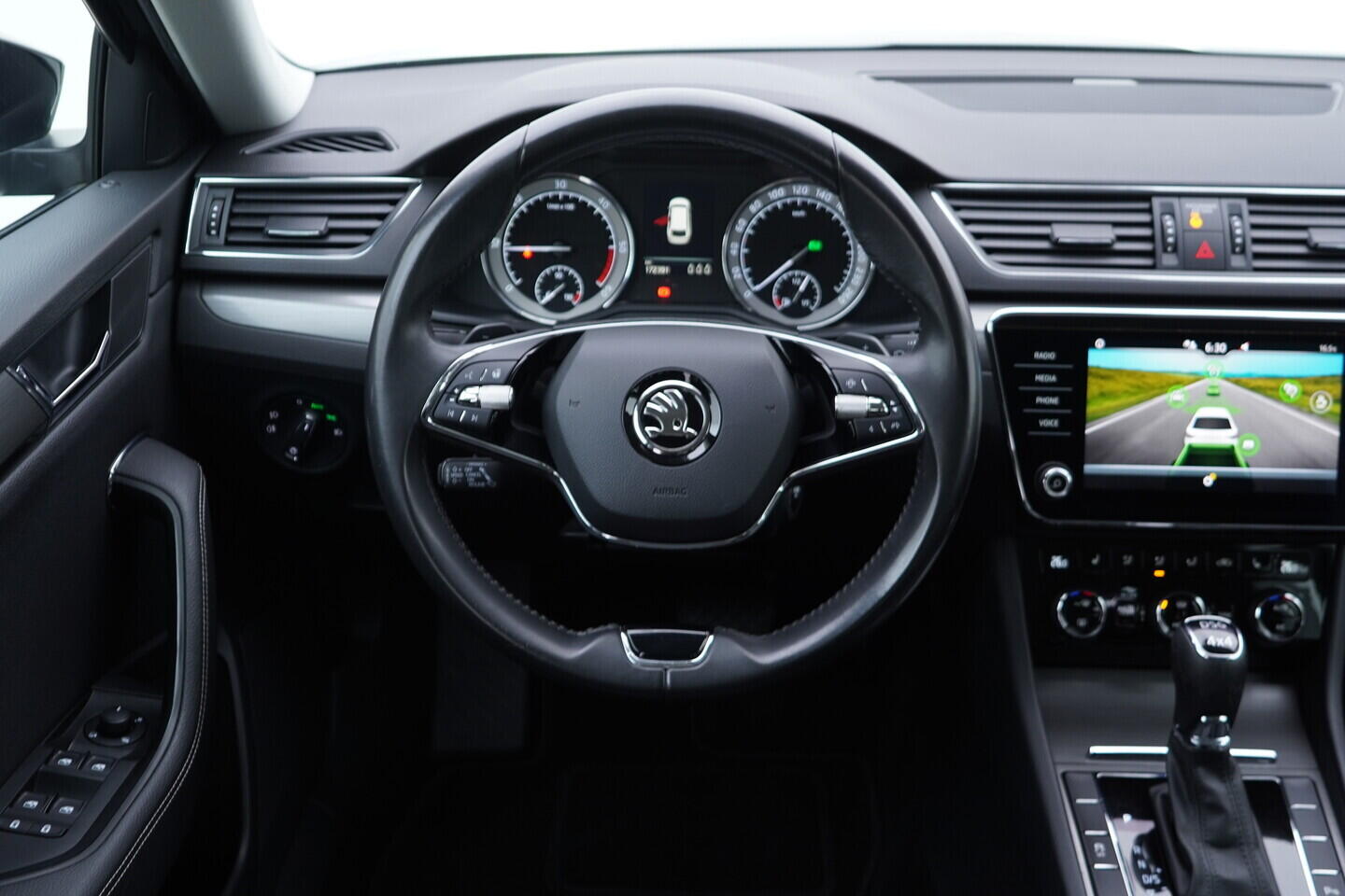 OV190V10906_28.webp_SUPERB Style 2.0 TDI 147 kW automat, DPH