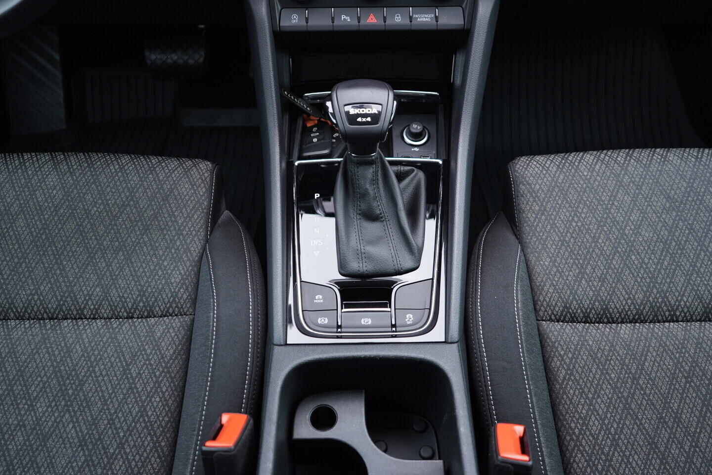 OV190V10908_34.webp_KAROQ Style 2.0 TDI 110 kW automat, DPH