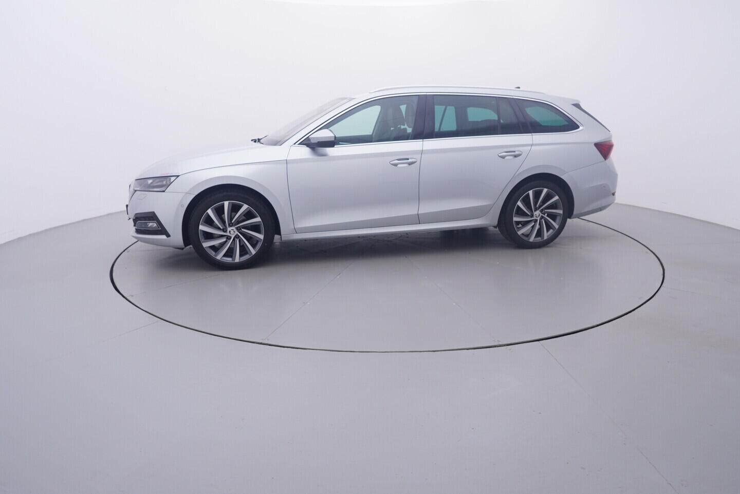 OV190V10910_11.webp_OCTAVIA Style Plus 1.5 TSI 110 kW manuál