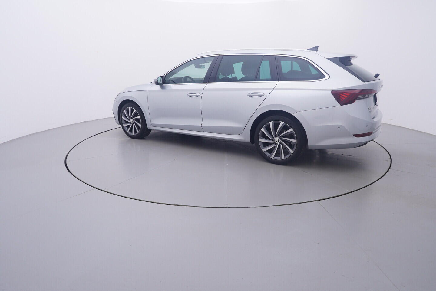 OV190V10910_12.webp_OCTAVIA Style Plus 1.5 TSI 110 kW manuál