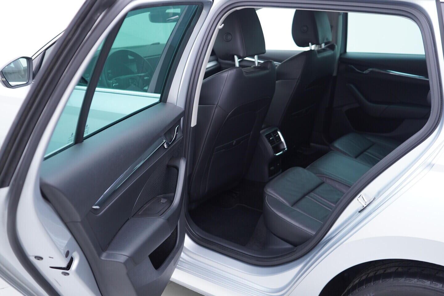 OV190V10910_38.webp_OCTAVIA Style Plus 1.5 TSI 110 kW manuál