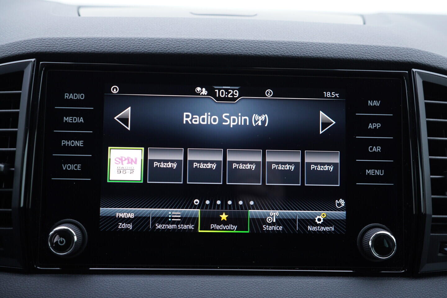 OV190V10914_29.webp_KAROQ Selection 1.5 TSI 110 kW automat, DPH