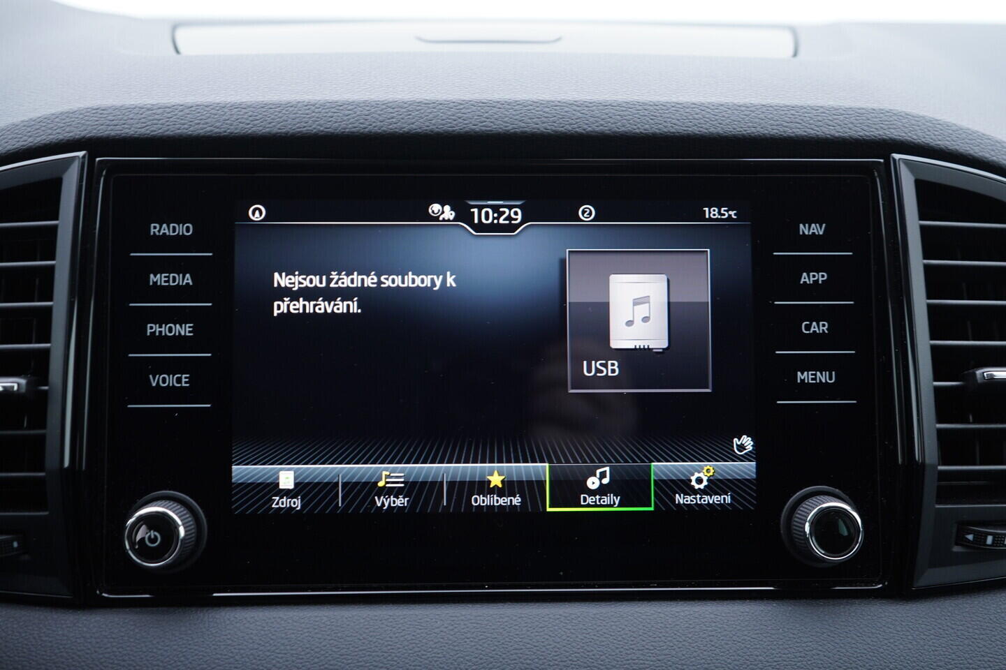 OV190V10914_30.webp_KAROQ Selection 1.5 TSI 110 kW automat, DPH