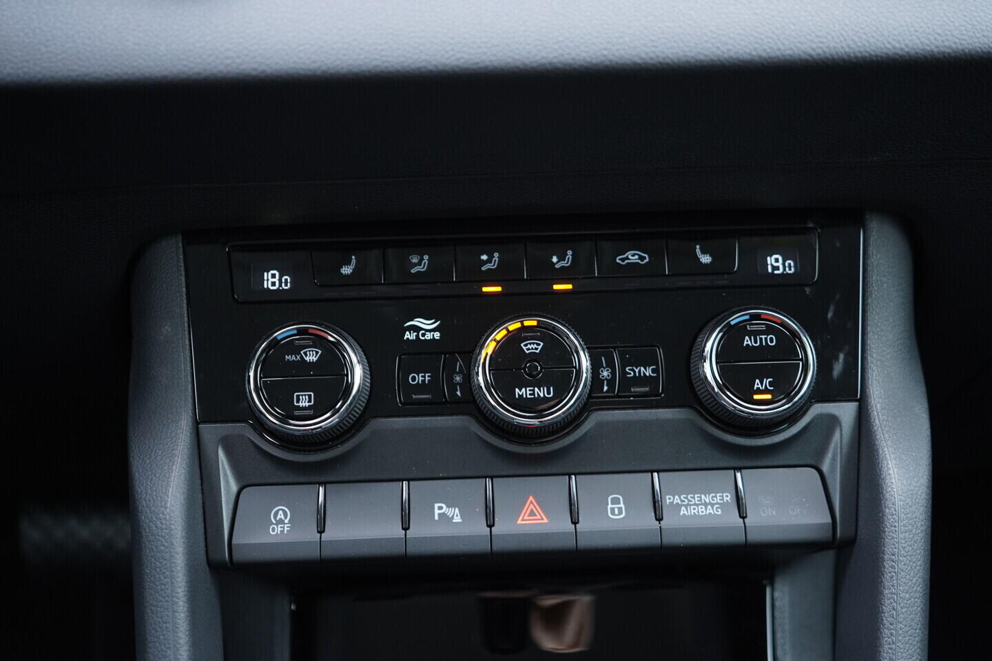 OV190V10914_33.webp_KAROQ Selection 1.5 TSI 110 kW automat, DPH