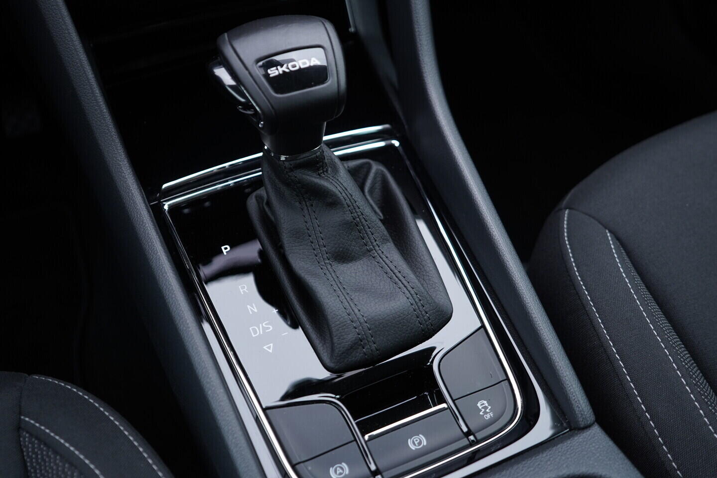 OV190V10914_35.webp_KAROQ Selection 1.5 TSI 110 kW automat, DPH