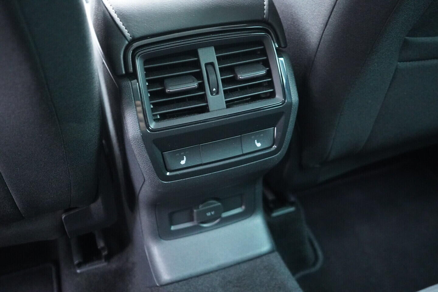 OV190V10914_38.webp_KAROQ Selection 1.5 TSI 110 kW automat, DPH