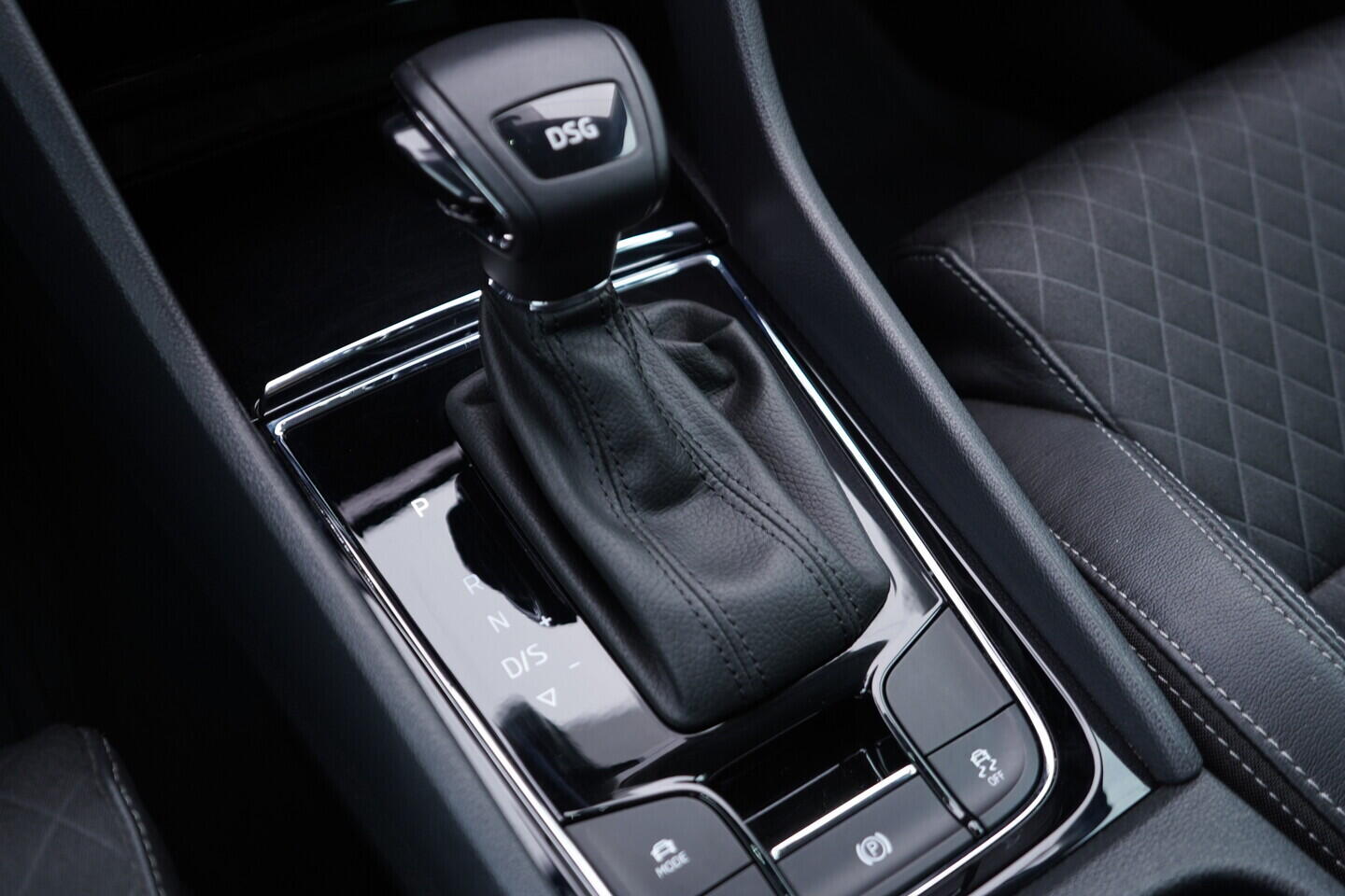 OV190V10917_34.webp_KAROQ Style 2.0 TDI 85 kW automat