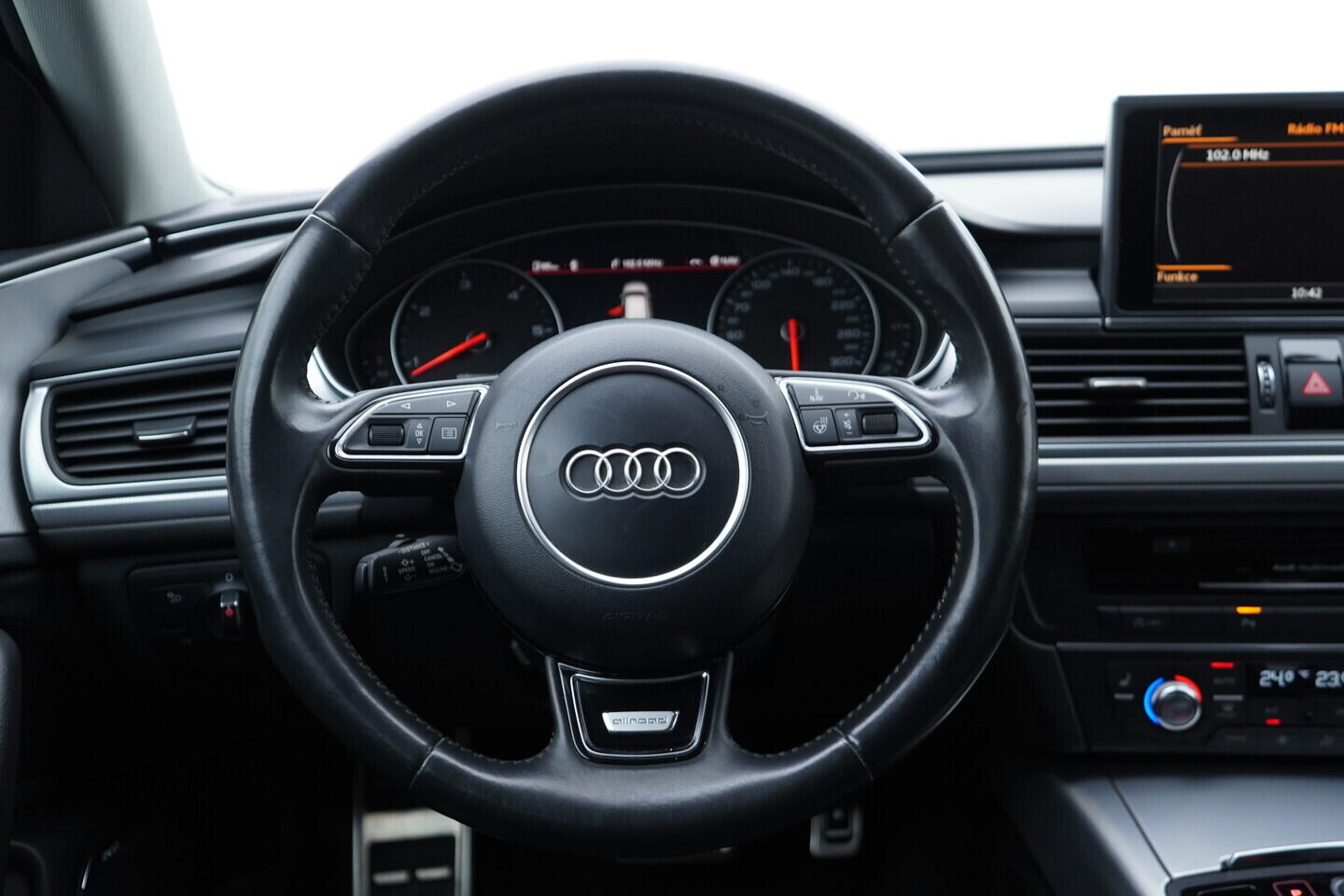 OV190V10919_30.webp_A6 ALLROAD QUATTRO S-Line 3.0 TDI 235 kW automat