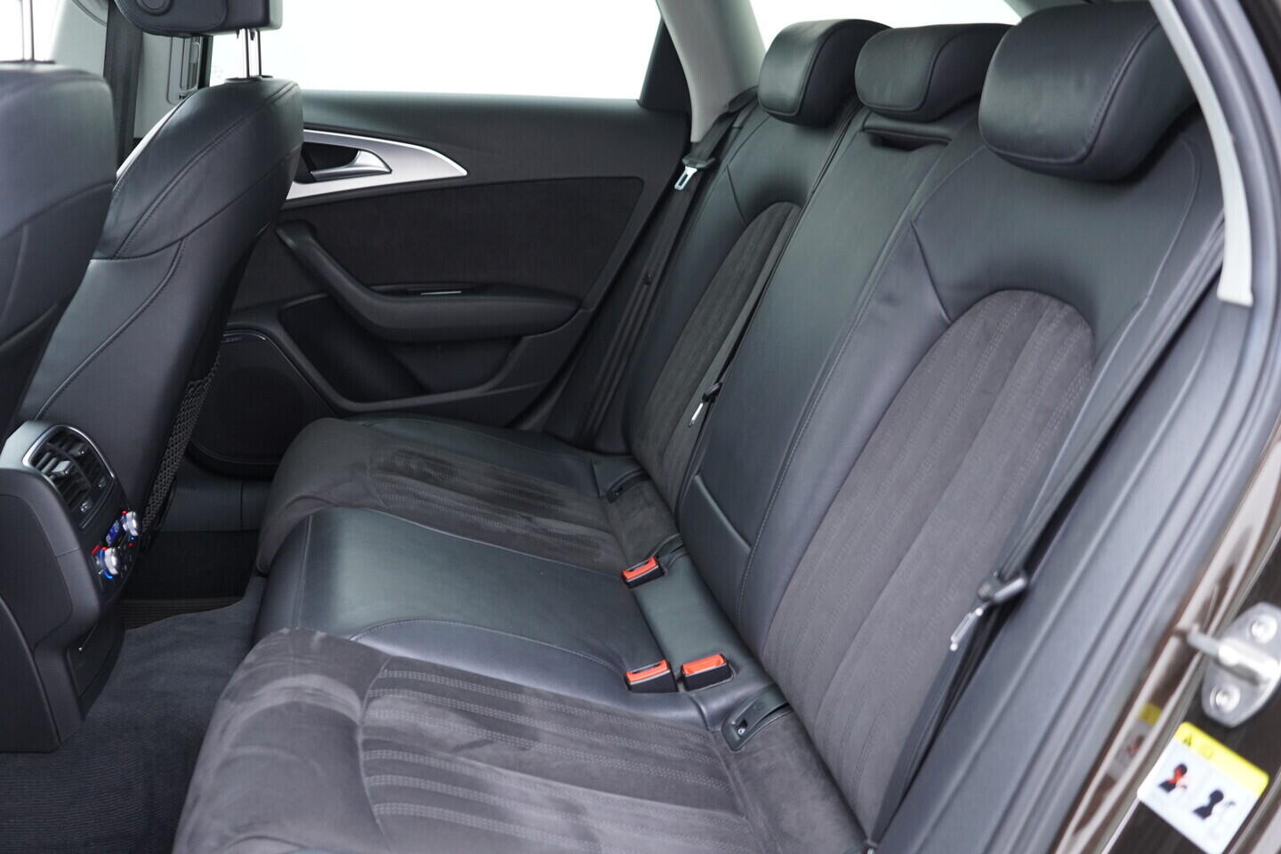 OV190V10919_38.webp_A6 ALLROAD QUATTRO S-Line 3.0 TDI 235 kW automat