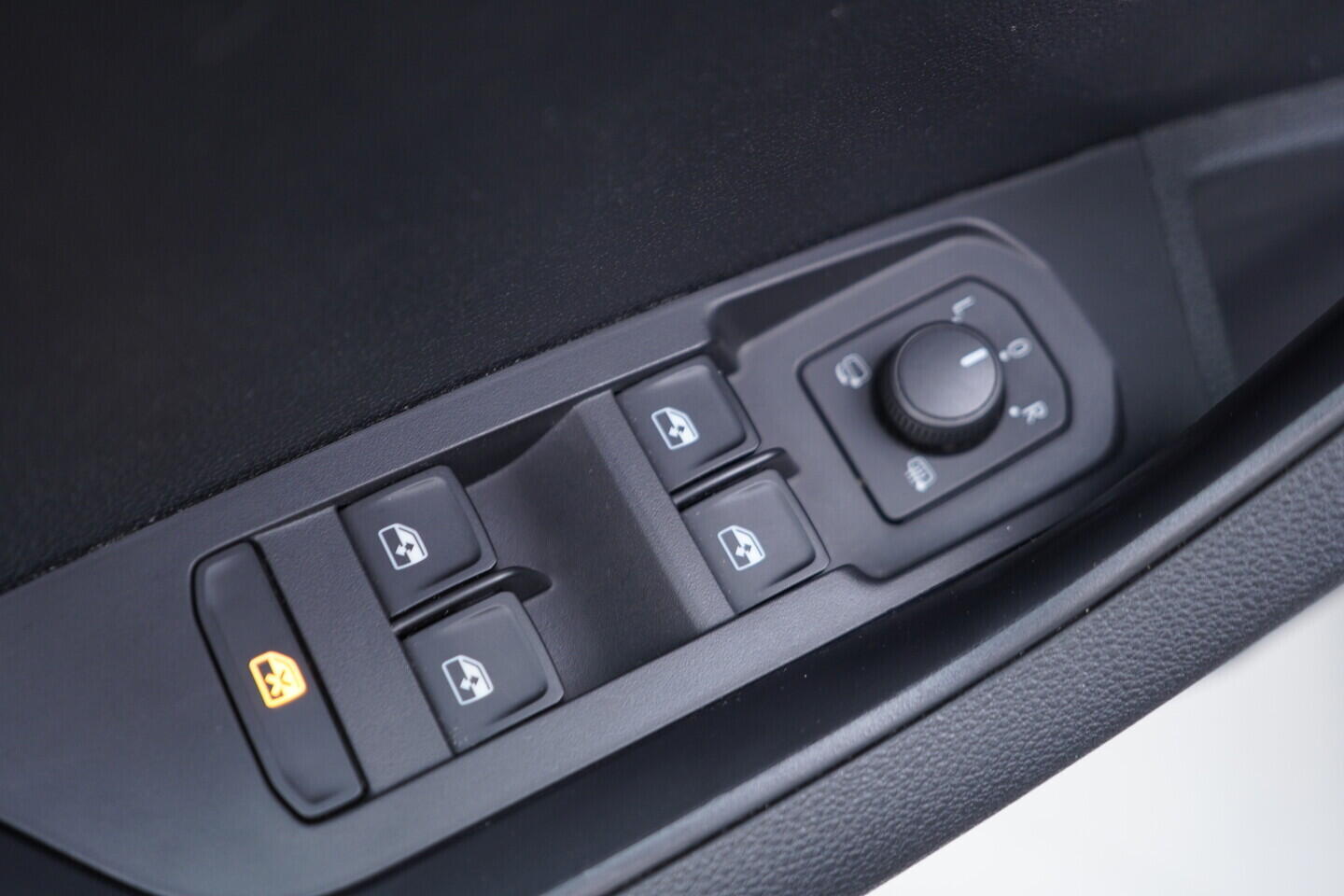 OV190V10923_20.webp_KAROQ Style 1.5 TSI 110 kW manuál