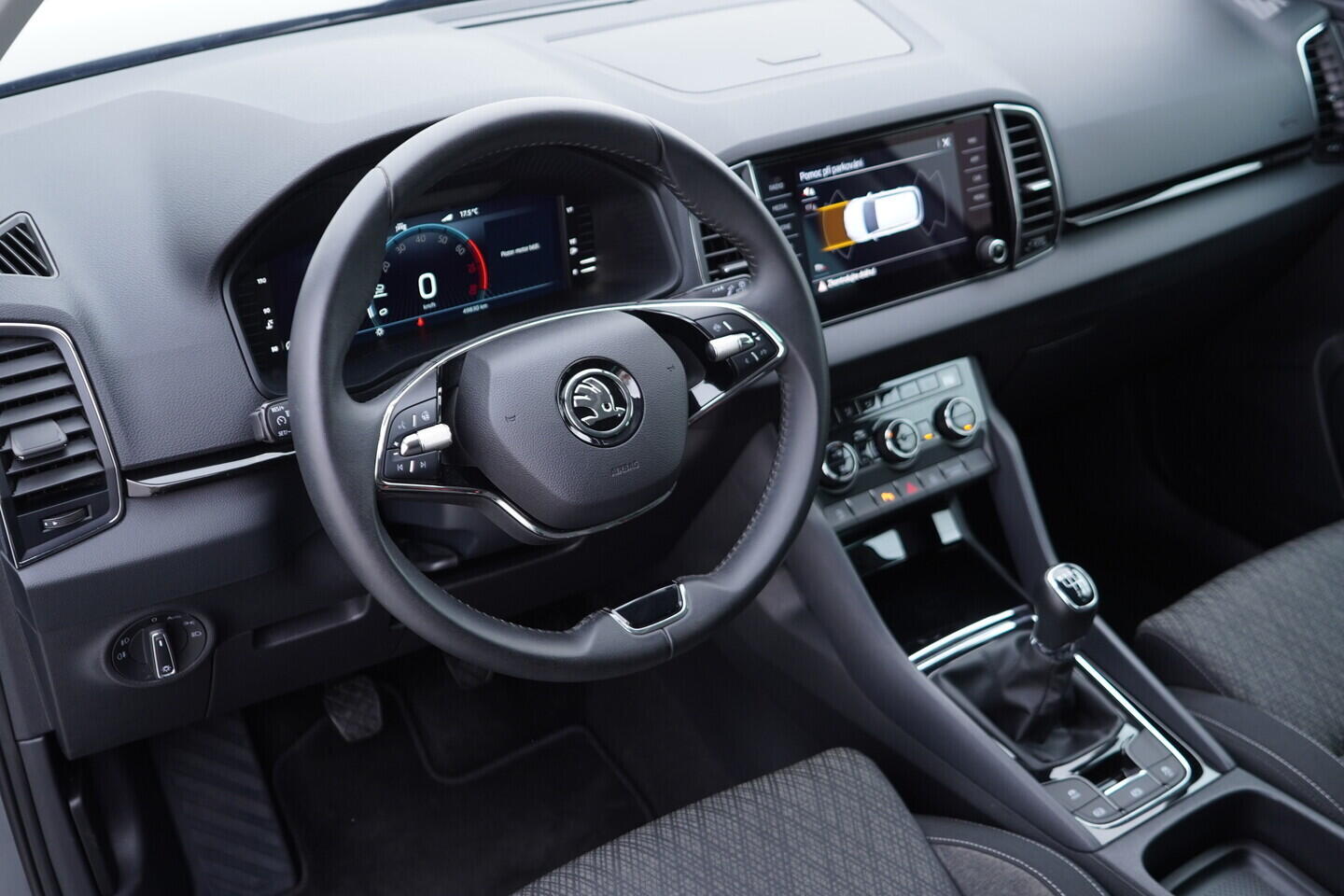 OV190V10923_21.webp_KAROQ Style 1.5 TSI 110 kW manuál