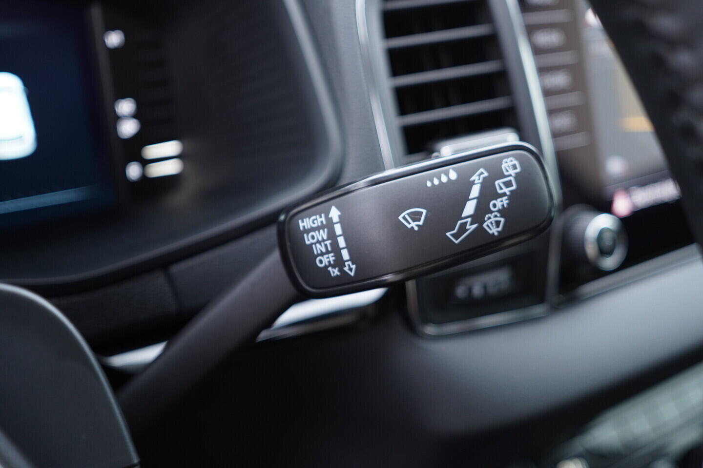 OV190V10923_24.webp_KAROQ Style 1.5 TSI 110 kW manuál