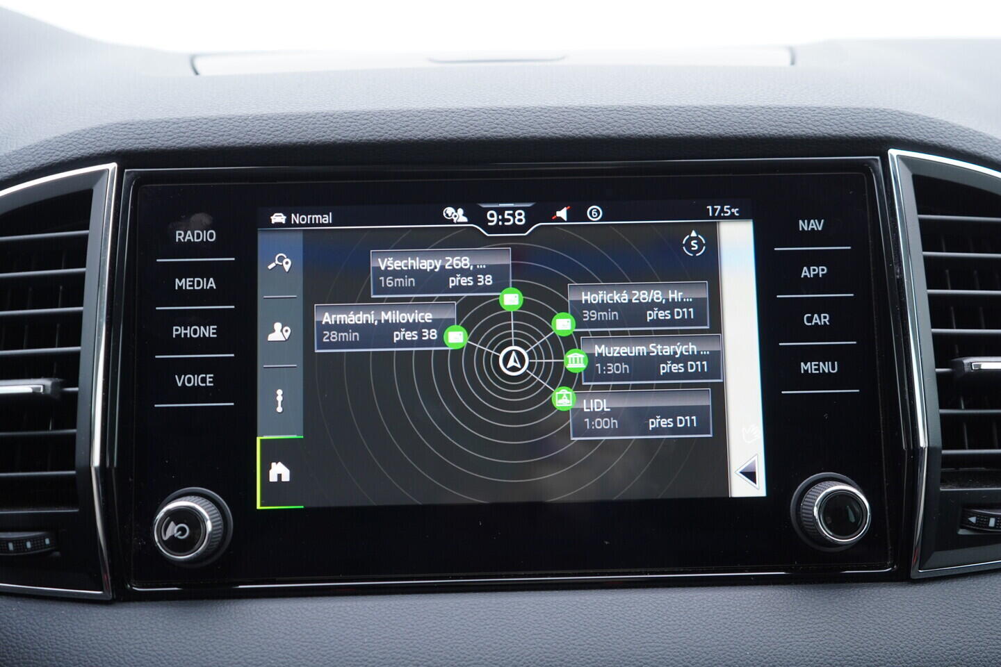 OV190V10923_33.webp_KAROQ Style 1.5 TSI 110 kW manuál