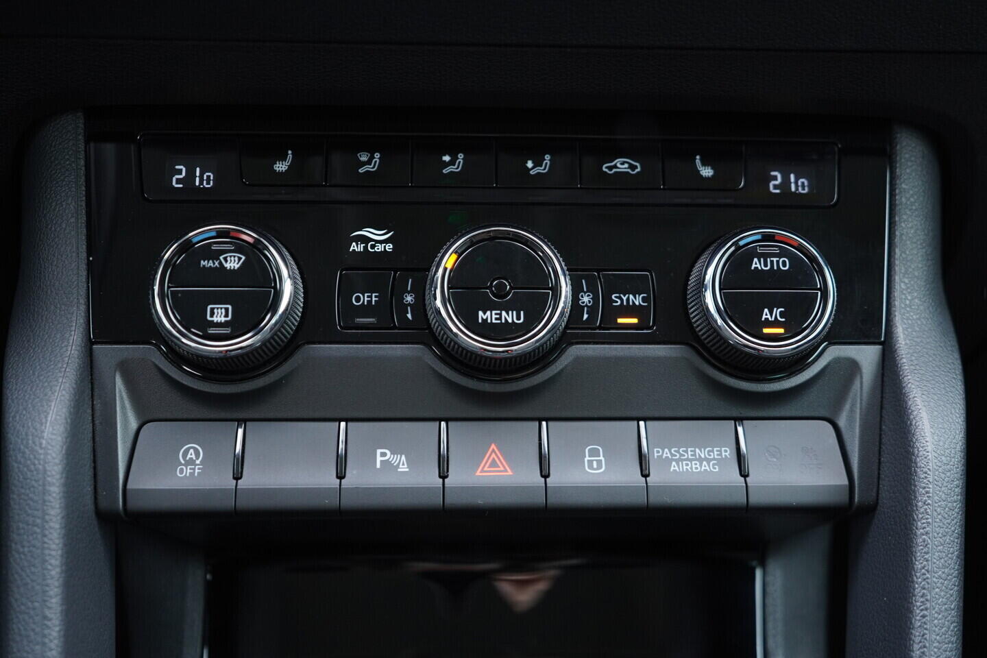 OV190V10923_34.webp_KAROQ Style 1.5 TSI 110 kW manuál