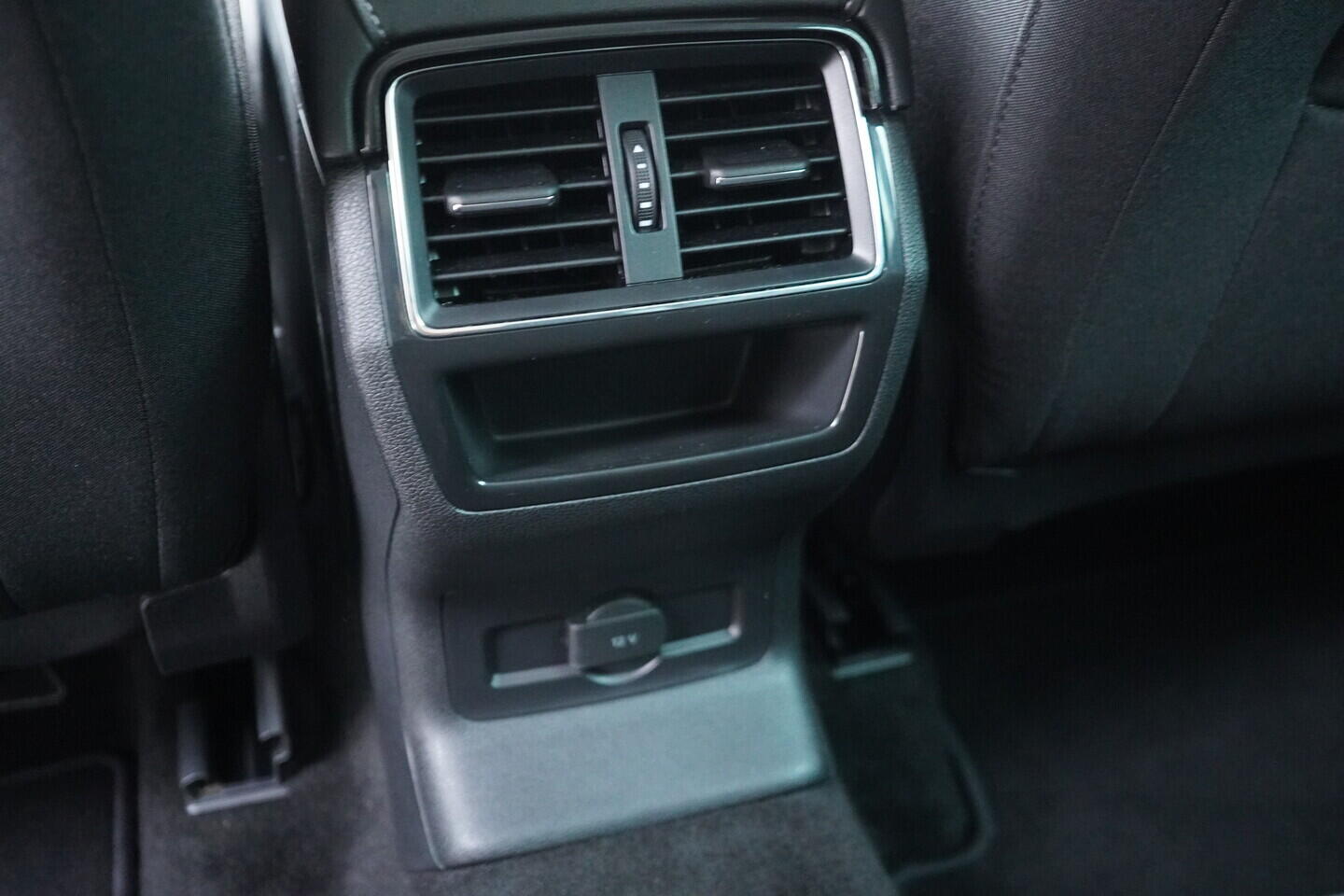 OV190V10923_38.webp_KAROQ Style 1.5 TSI 110 kW manuál