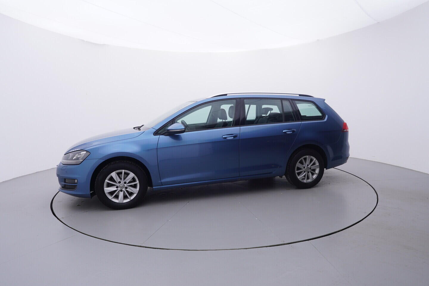 OV190V10925_11.webp_GOLF  1.6 TDI 77 kW manuál