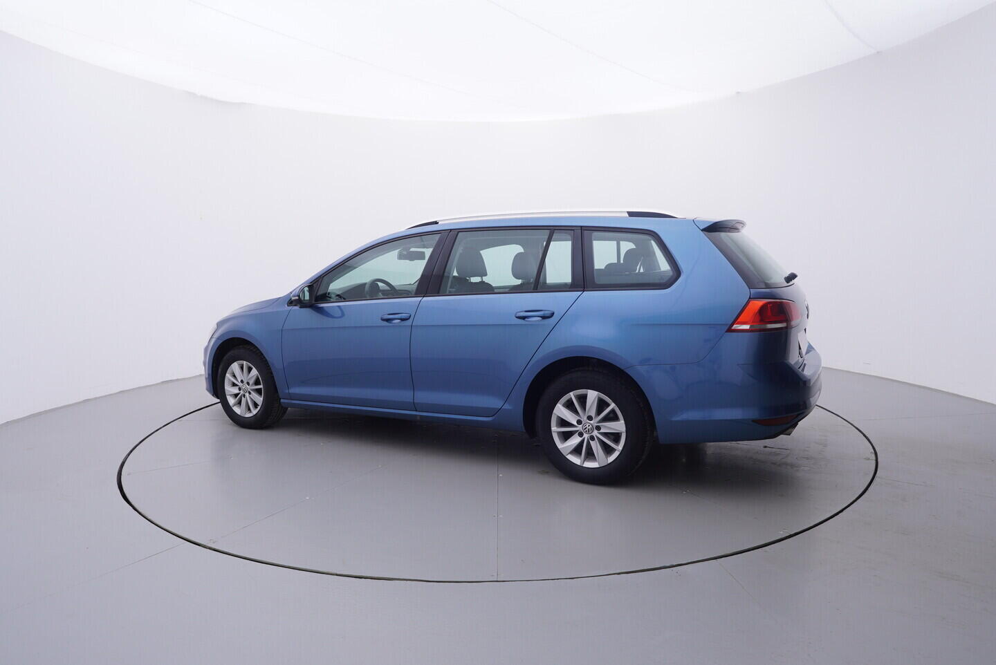 OV190V10925_12.webp_GOLF  1.6 TDI 77 kW manuál