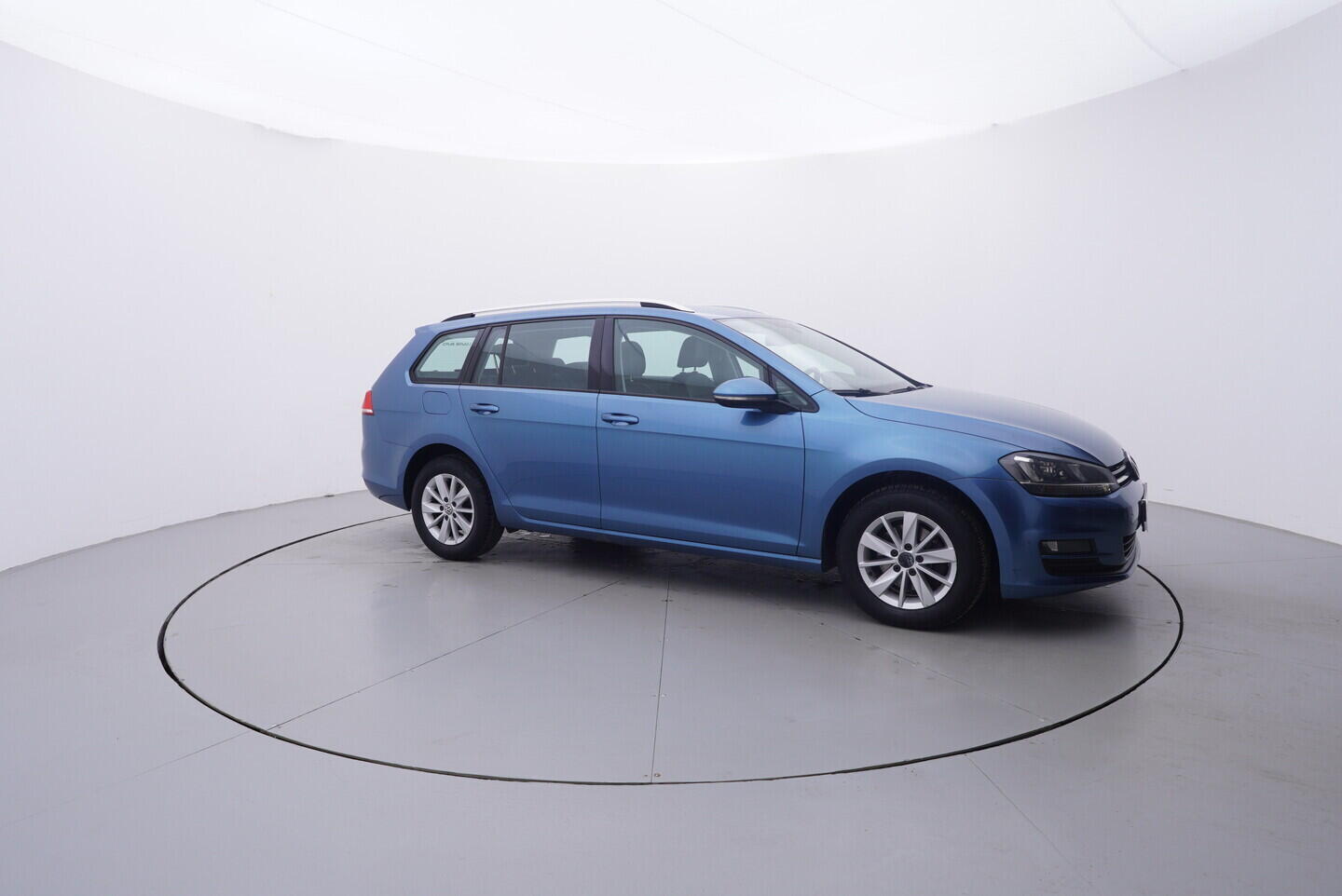 OV190V10925_16.webp_GOLF  1.6 TDI 77 kW manuál