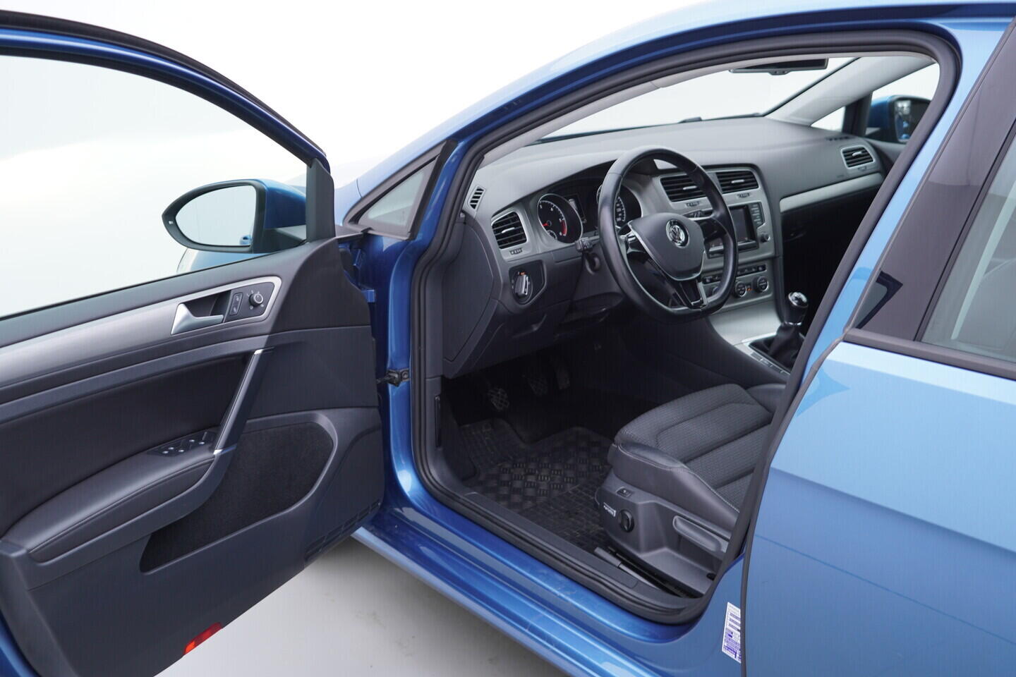 OV190V10925_18.webp_GOLF  1.6 TDI 77 kW manuál