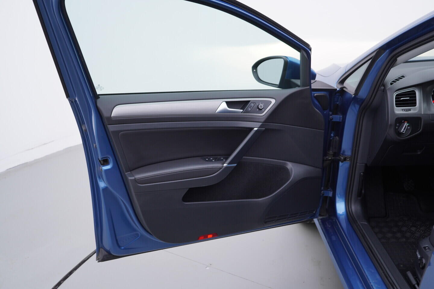 OV190V10925_19.webp_GOLF  1.6 TDI 77 kW manuál