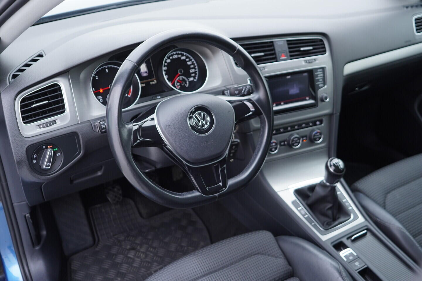 OV190V10925_22.webp_GOLF  1.6 TDI 77 kW manuál