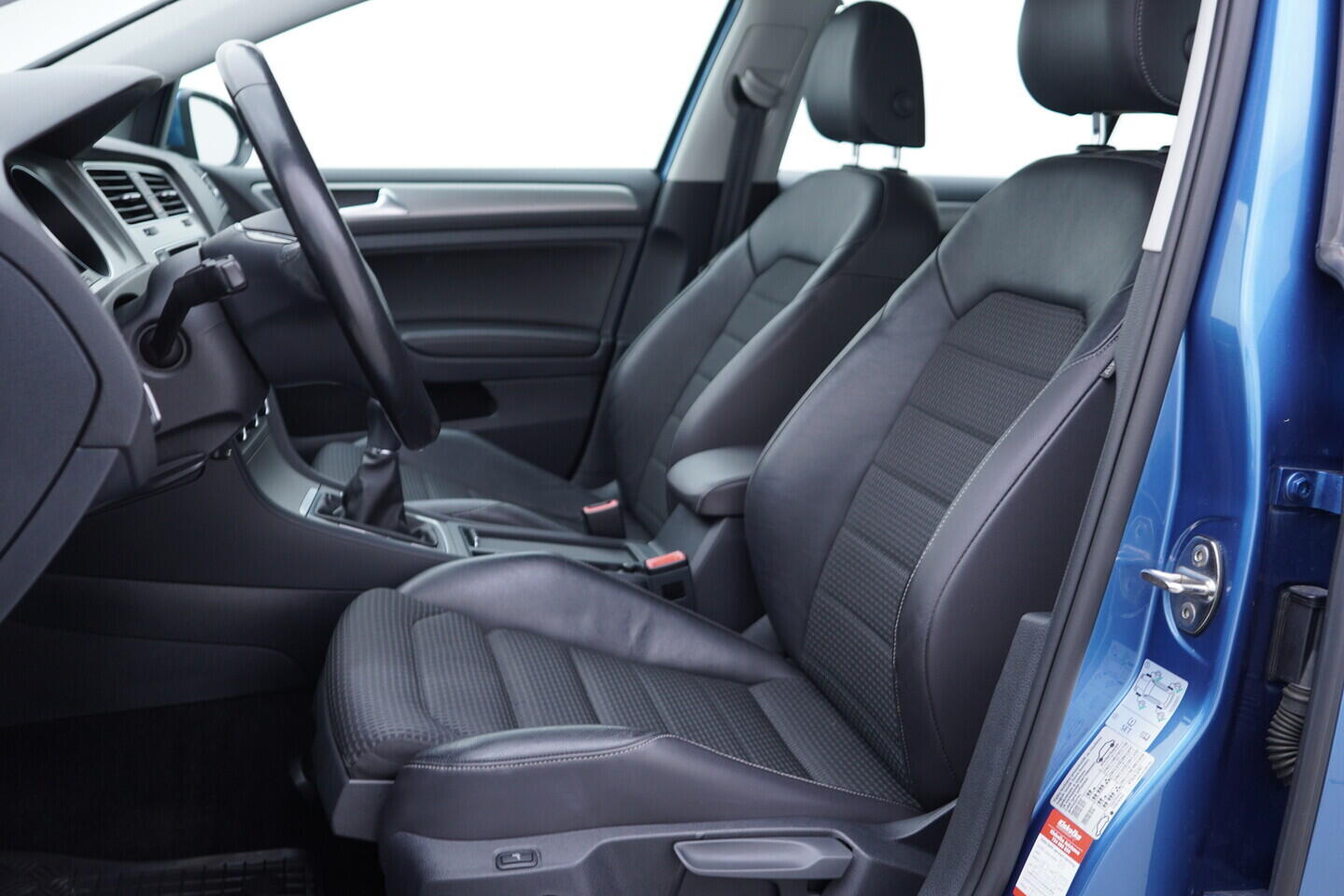 OV190V10925_23.webp_GOLF  1.6 TDI 77 kW manuál