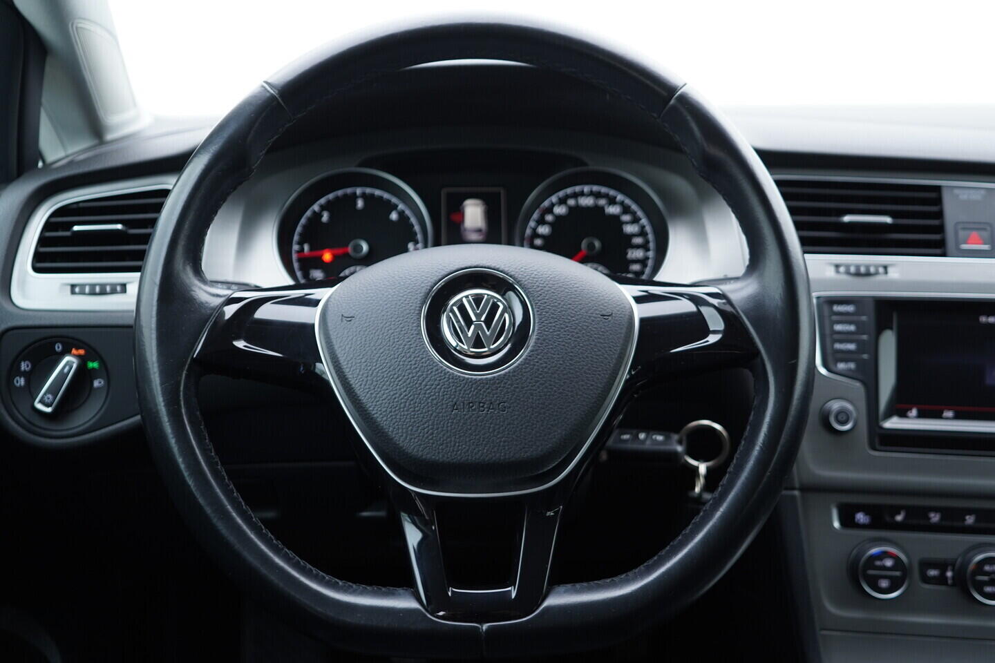 OV190V10925_27.webp_GOLF  1.6 TDI 77 kW manuál