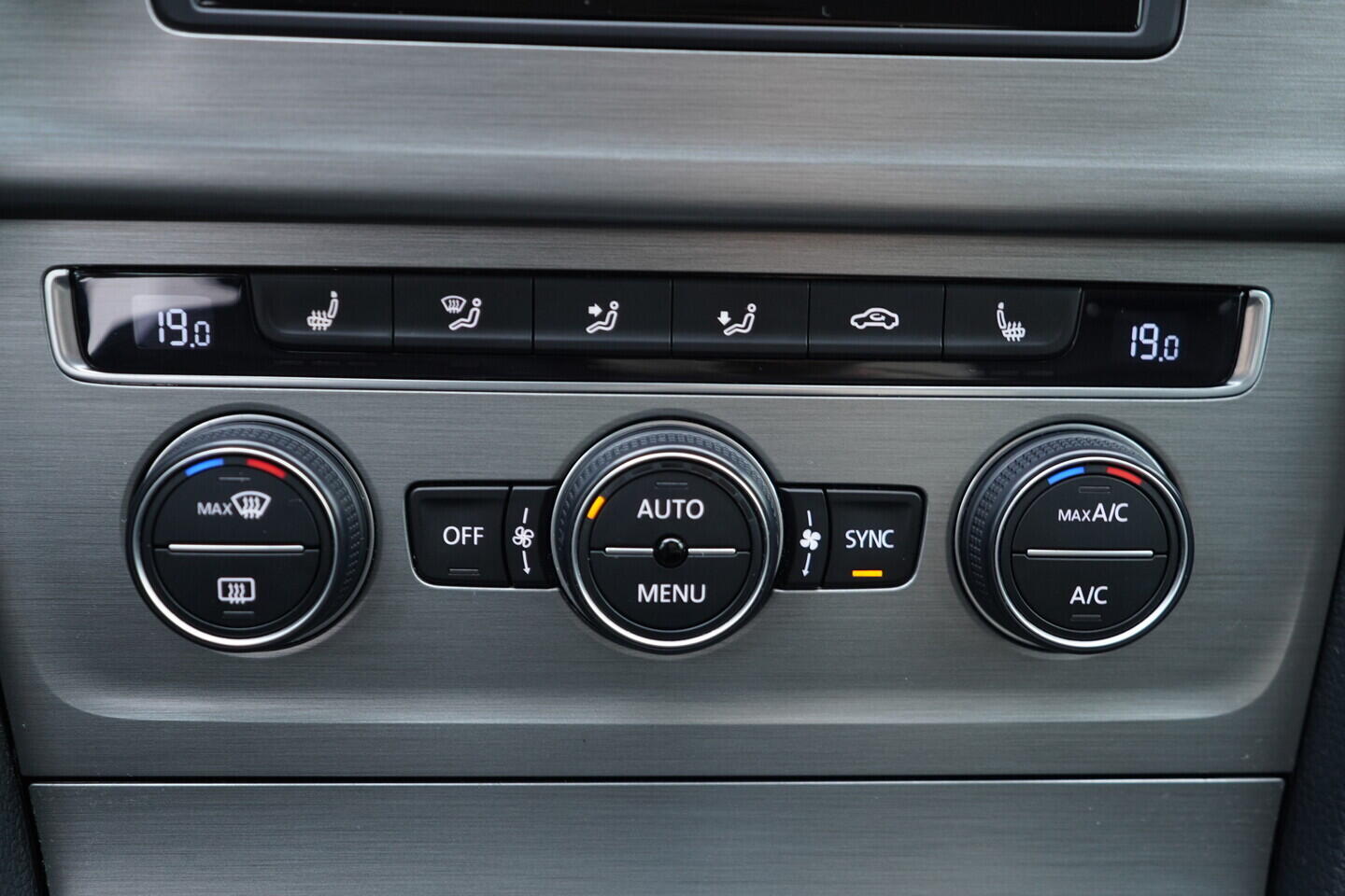 OV190V10925_31.webp_GOLF  1.6 TDI 77 kW manuál