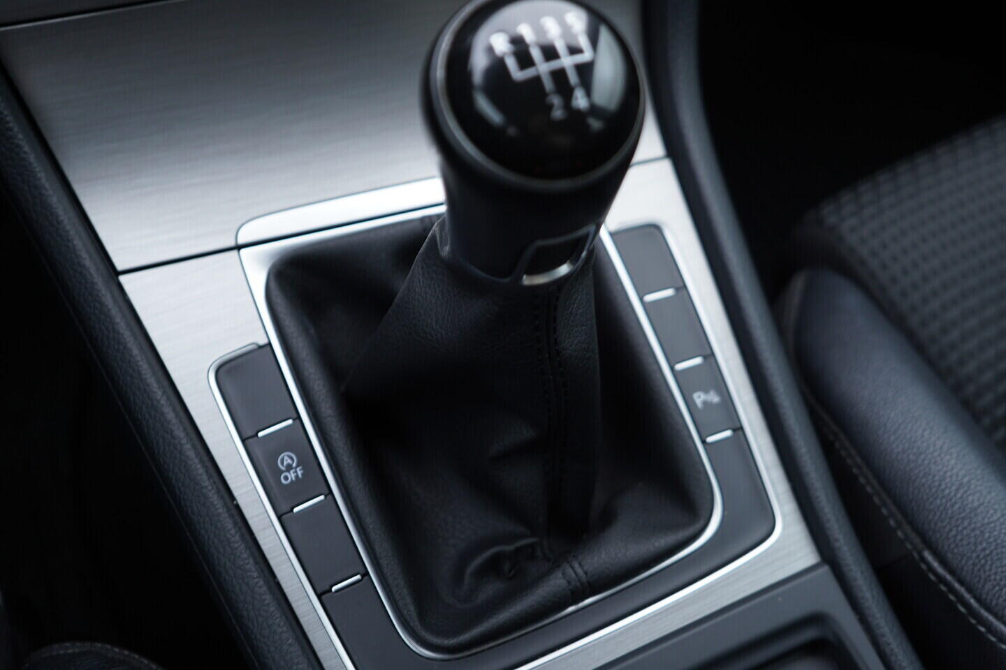 OV190V10925_32.webp_GOLF  1.6 TDI 77 kW manuál