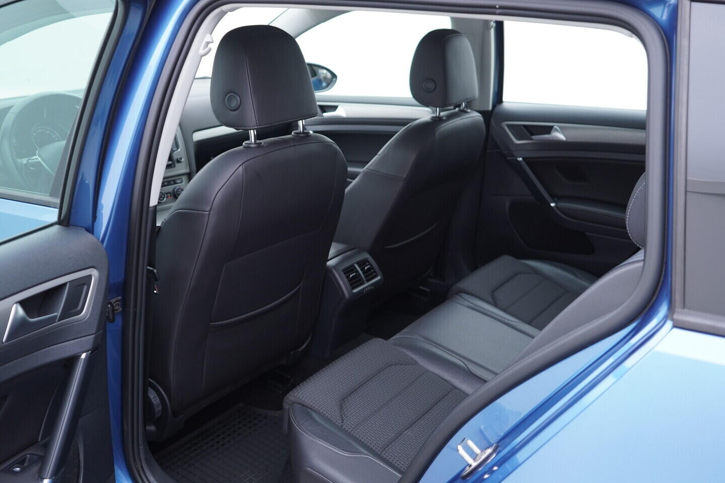 OV190V10925_33.webp_GOLF  1.6 TDI 77 kW manuál