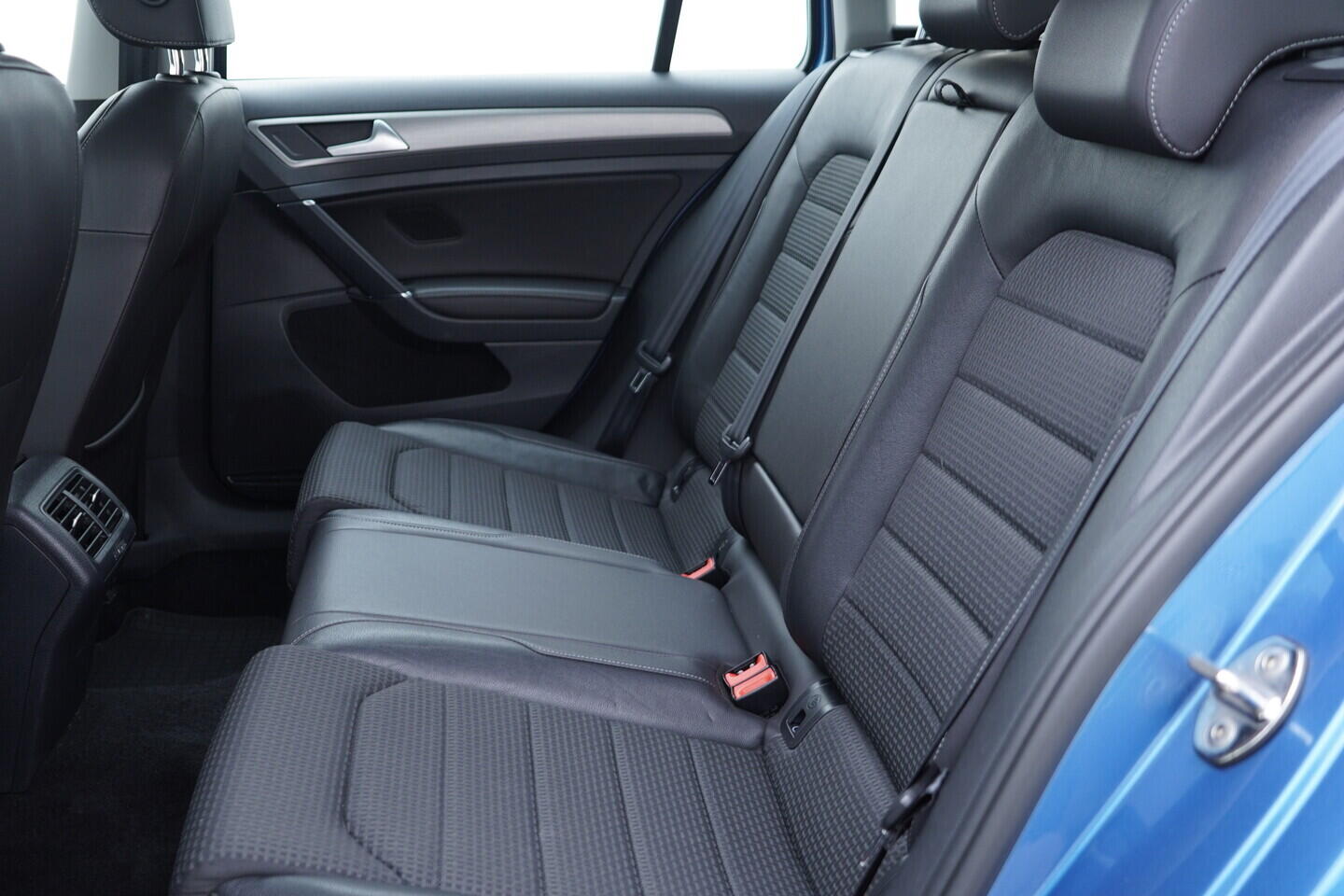 OV190V10925_34.webp_GOLF  1.6 TDI 77 kW manuál