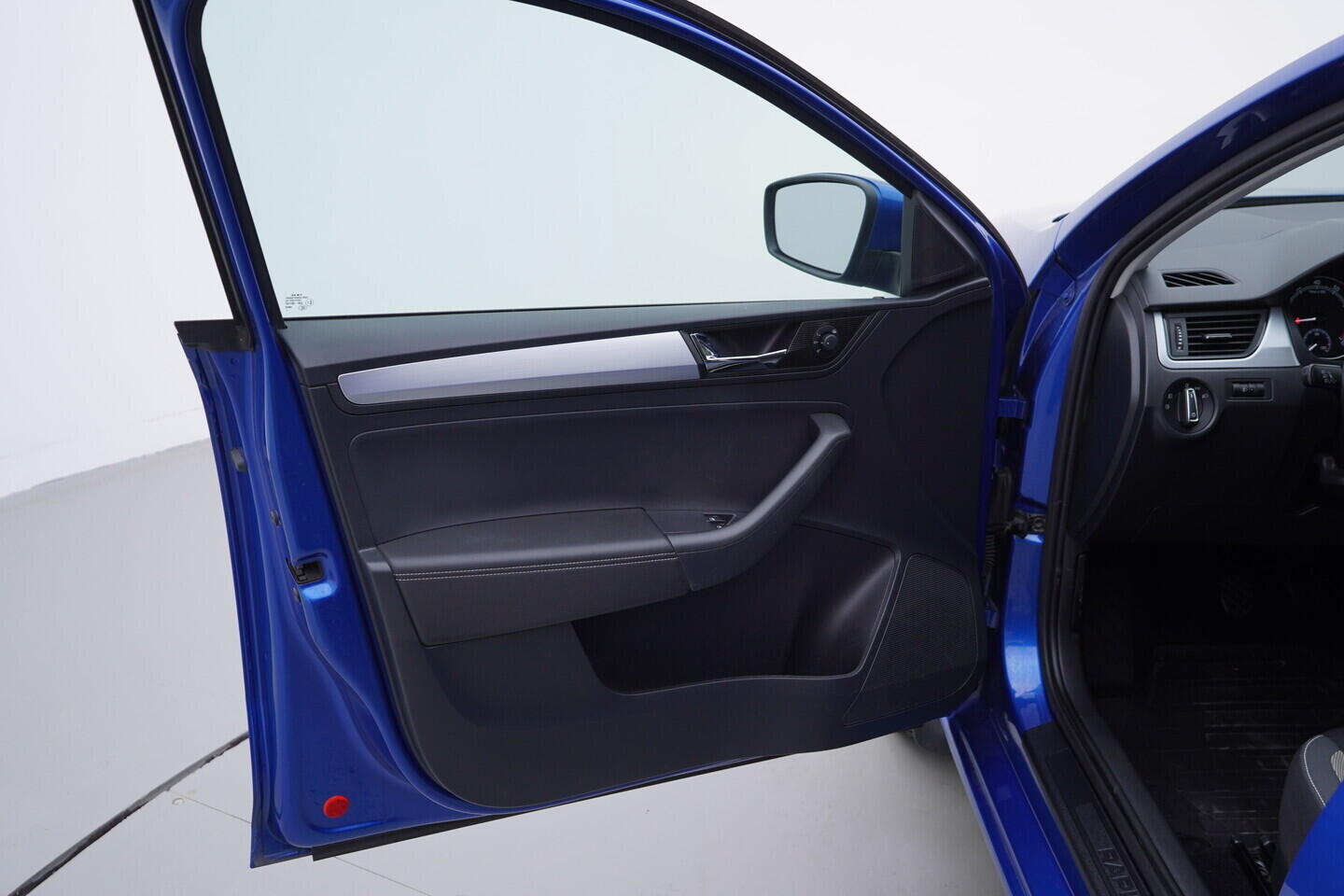 OV190V10926_19.webp_RAPID Ambition Fresh 1.0 TSI 81 kW manuál