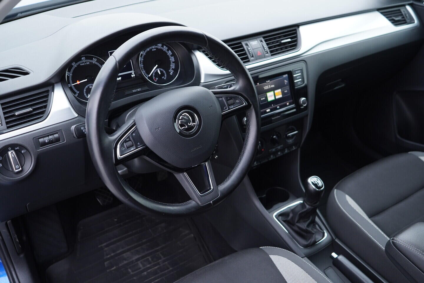 OV190V10926_21.webp_RAPID Ambition Fresh 1.0 TSI 81 kW manuál