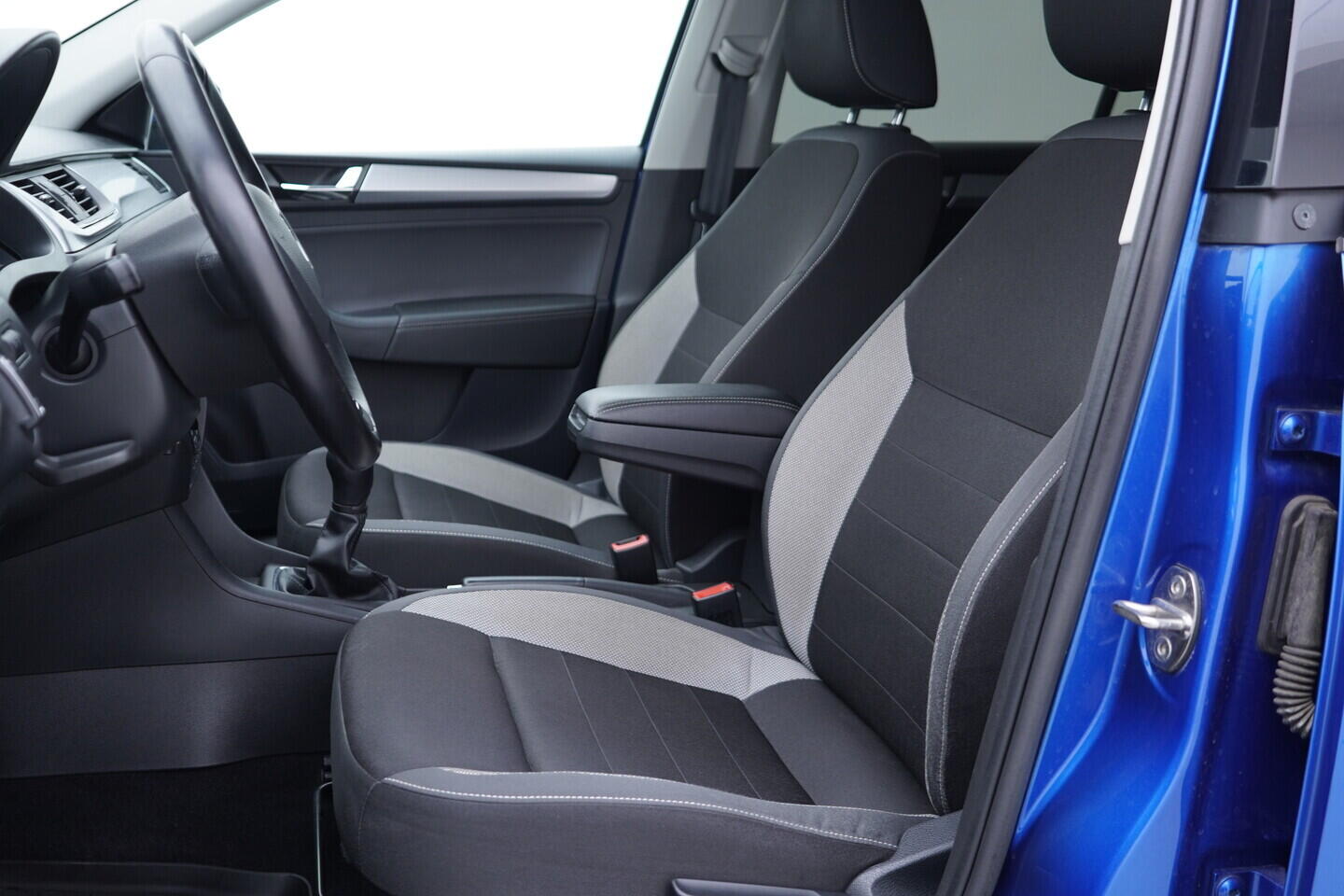 OV190V10926_22.webp_RAPID Ambition Fresh 1.0 TSI 81 kW manuál