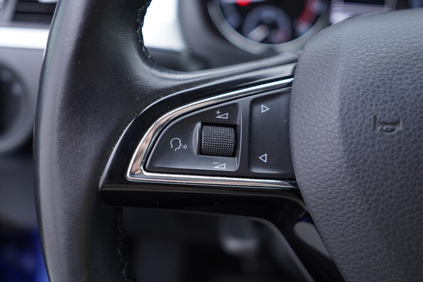 OV190V10926_25.webp_RAPID Ambition Fresh 1.0 TSI 81 kW manuál