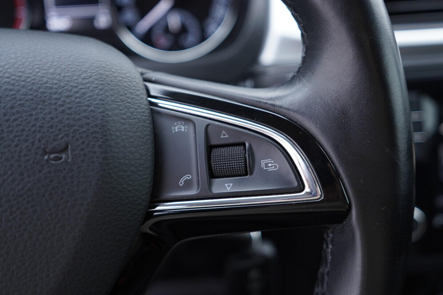 OV190V10926_26.webp_RAPID Ambition Fresh 1.0 TSI 81 kW manuál