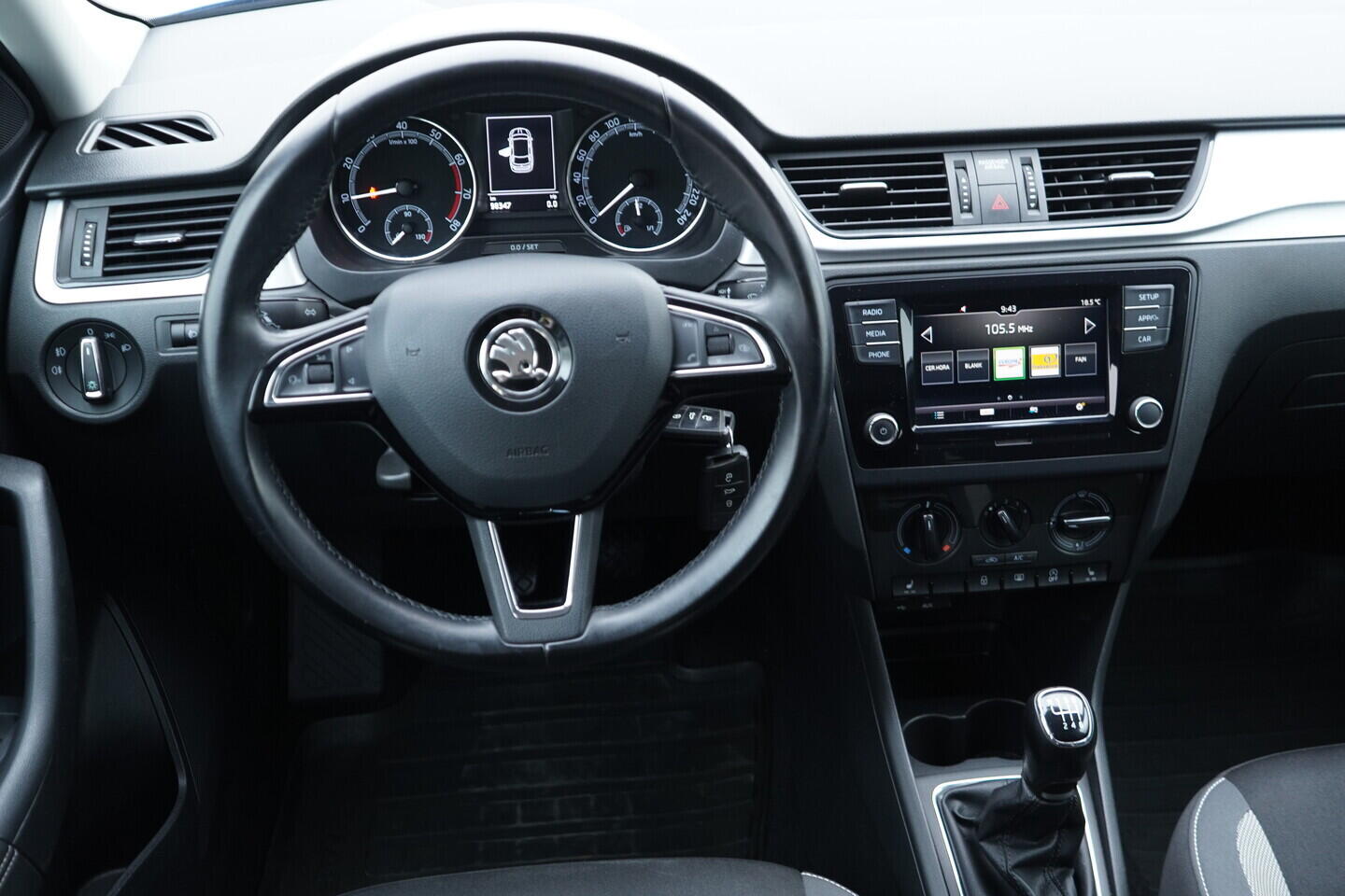 OV190V10926_27.webp_RAPID Ambition Fresh 1.0 TSI 81 kW manuál