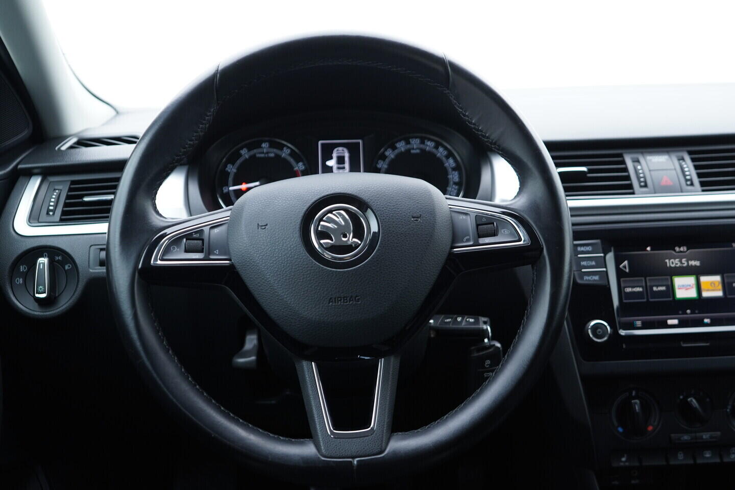 OV190V10926_28.webp_RAPID Ambition Fresh 1.0 TSI 81 kW manuál