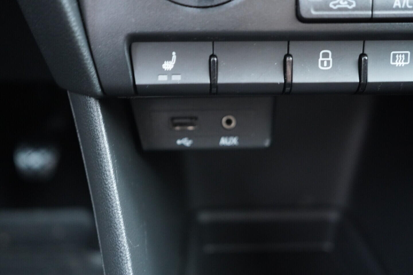 OV190V10926_32.webp_RAPID Ambition Fresh 1.0 TSI 81 kW manuál