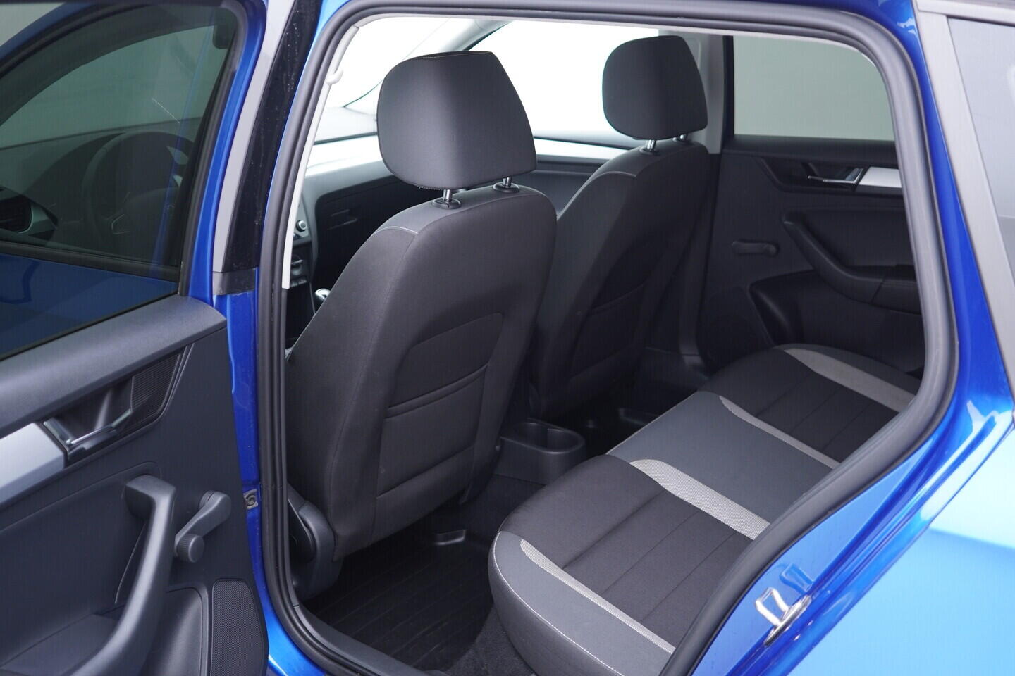 OV190V10926_34.webp_RAPID Ambition Fresh 1.0 TSI 81 kW manuál