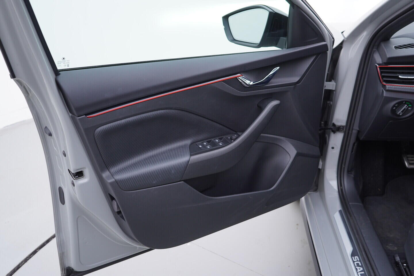 OV190V10927_19.webp_SCALA Monte Carlo 1.0 TSI 85 kW manuál, DPH