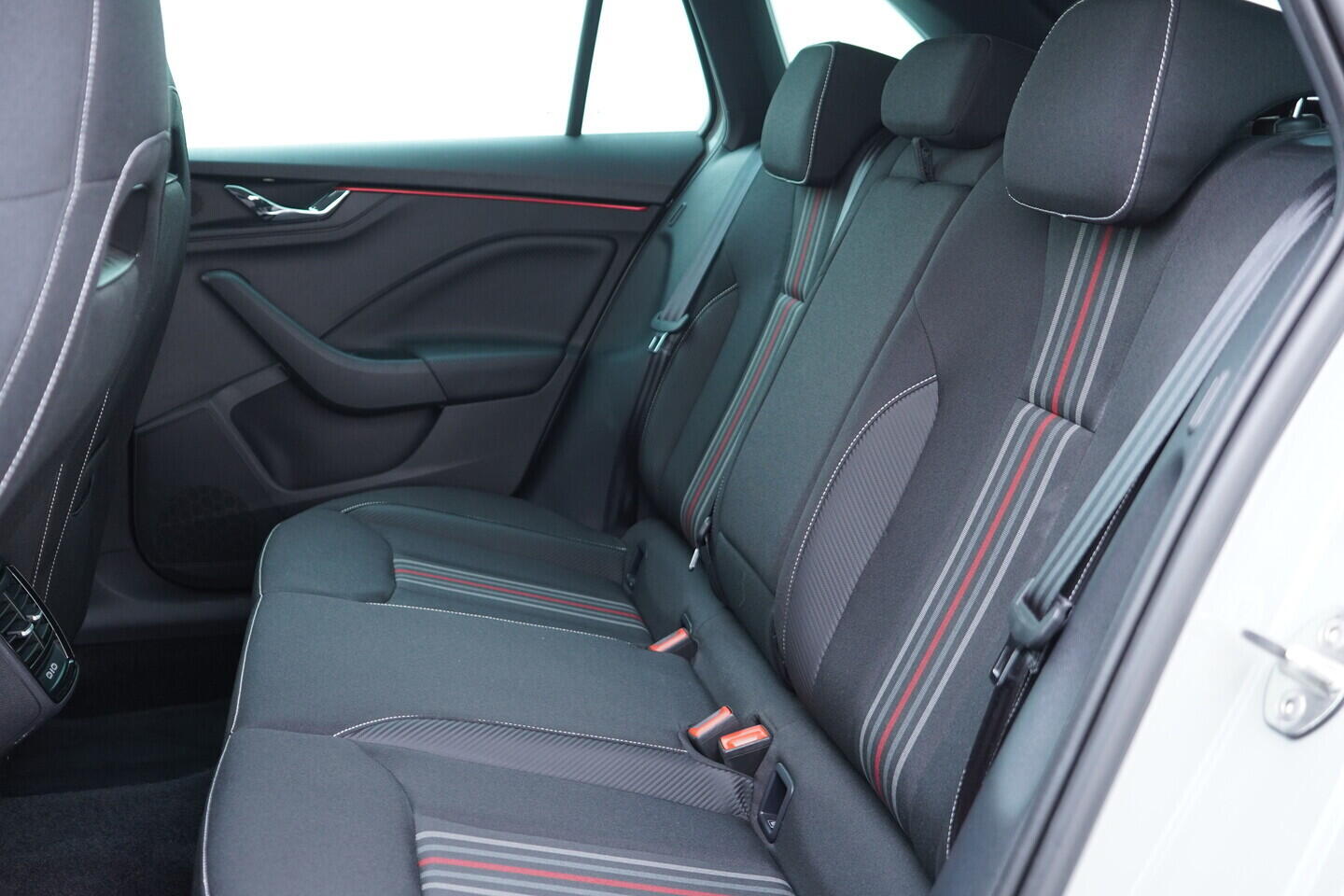 OV190V10927_36.webp_SCALA Monte Carlo 1.0 TSI 85 kW manuál, DPH