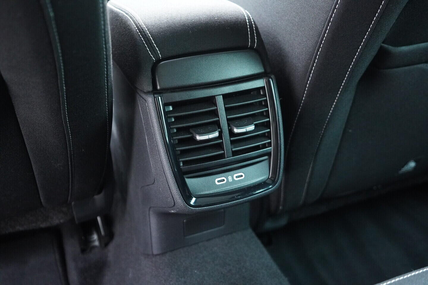 OV190V10927_37.webp_SCALA Monte Carlo 1.0 TSI 85 kW manuál, DPH