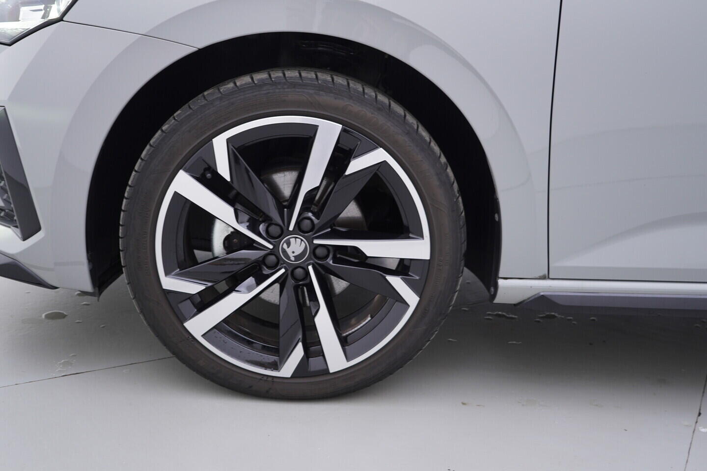 OV190V10927_41.webp_SCALA Monte Carlo 1.0 TSI 85 kW manuál, DPH