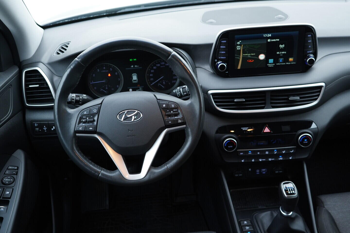 OV190V10928_28.webp_TUCSON  1.6  _ kW manuál